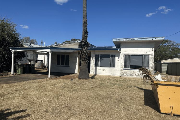 1 Adcock St, Dalby QLD 4405