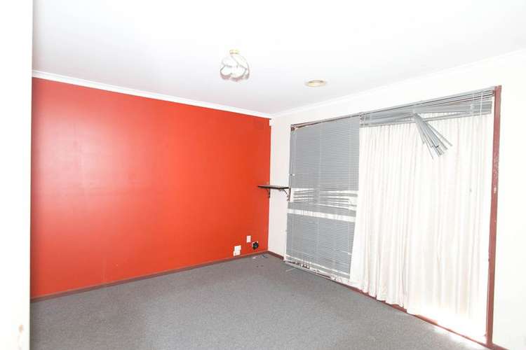 Fourth view of Homely house listing, 2 Huntly Court, Meadow Heights VIC 3048