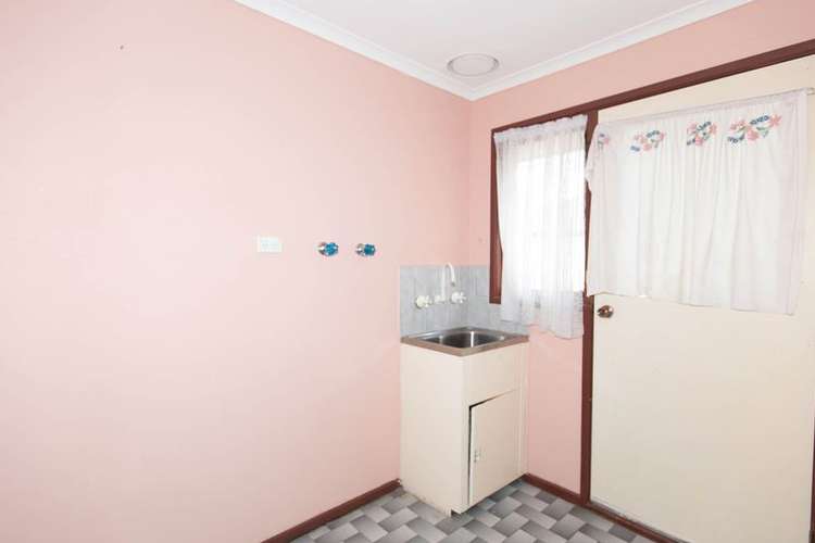 Fifth view of Homely house listing, 2 Huntly Court, Meadow Heights VIC 3048