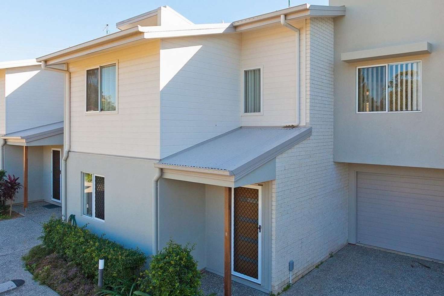 Main view of Homely townhouse listing, 2/13 Victor Street, Birkdale QLD 4159