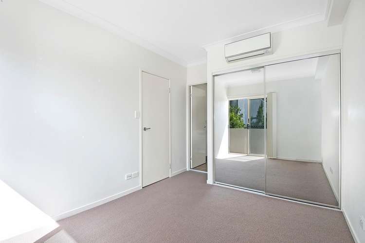 Third view of Homely apartment listing, 6/20 Love Street, Bulimba QLD 4171