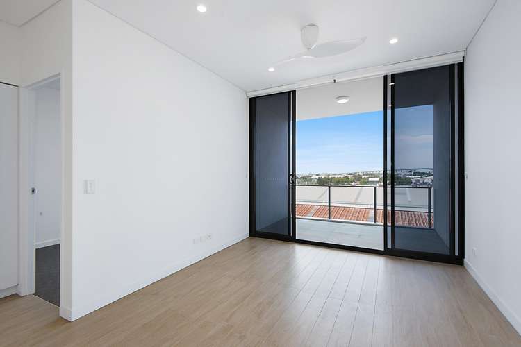 Second view of Homely unit listing, 652/15 Finnegan Street, Hamilton QLD 4007
