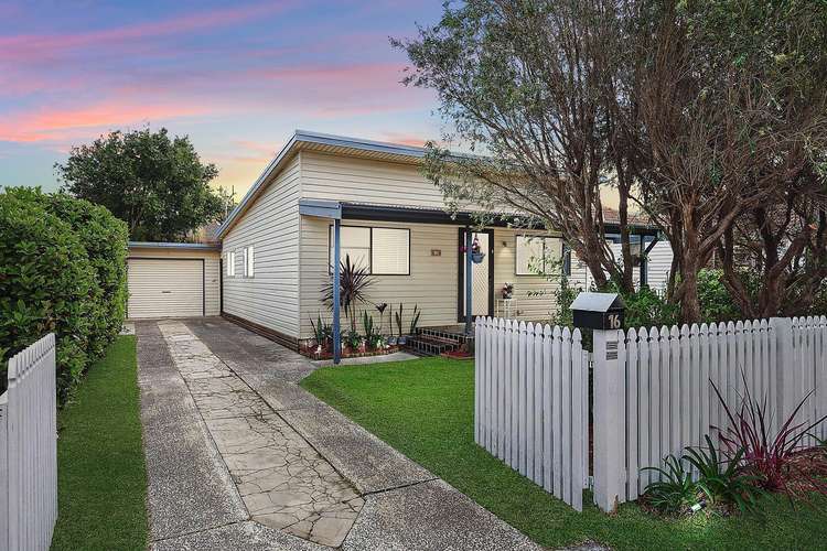 16 Laguna Parade, Berkeley Vale NSW 2261