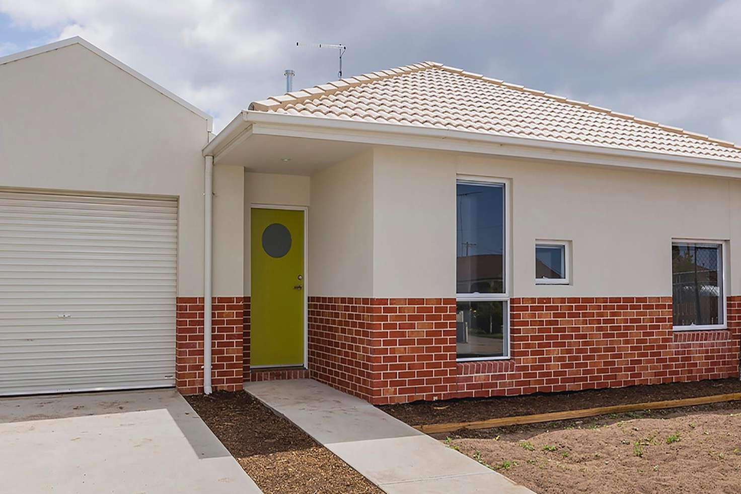 Main view of Homely townhouse listing, 1/5 Oxford Street, Whittington VIC 3219