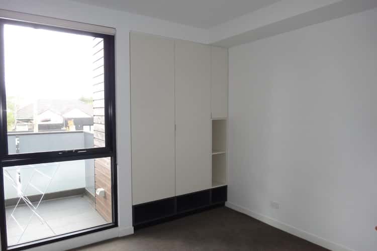 Fifth view of Homely apartment listing, 107/18 Queen Street, Blackburn VIC 3130