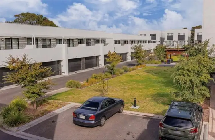 32 North Parade
