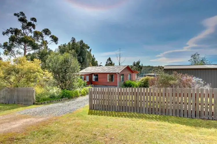 11 Cray Point Parade, Eggs And Bacon Bay TAS 7112