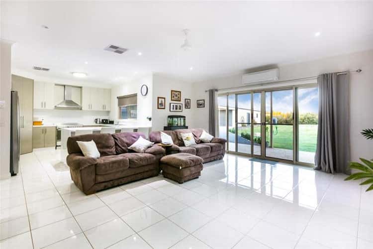 Fifth view of Homely house listing, 7 Garrett Court, Birdwoodton VIC 3505