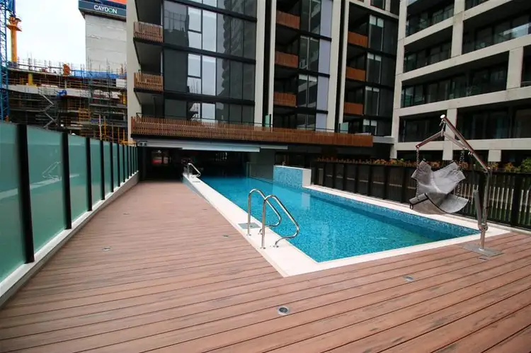 704/40 Hall Street