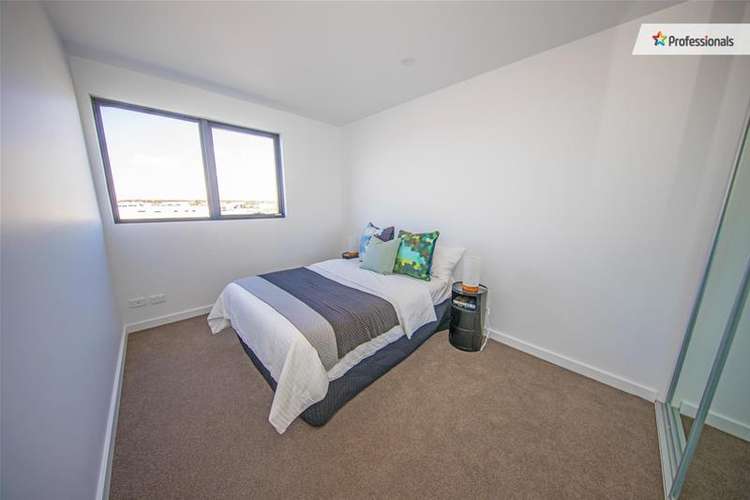 Fourth view of Homely unit listing, 302/184 The Esplanade, Caroline Springs VIC 3023