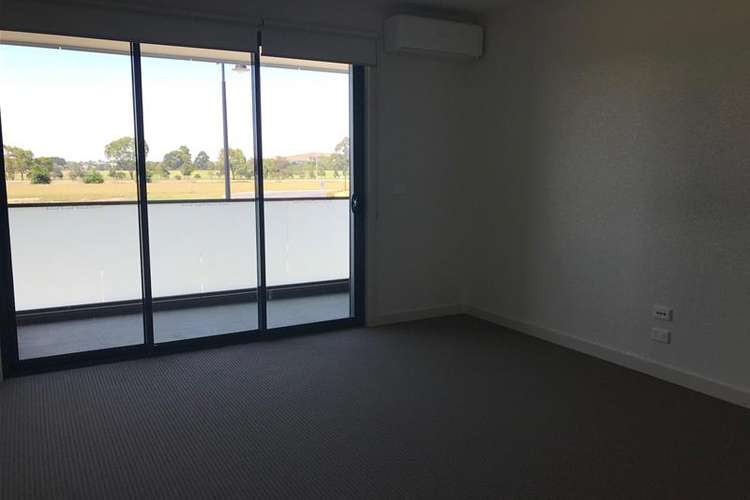 Second view of Homely townhouse listing, 18/1 Brunswick Crescent, Craigieburn VIC 3064