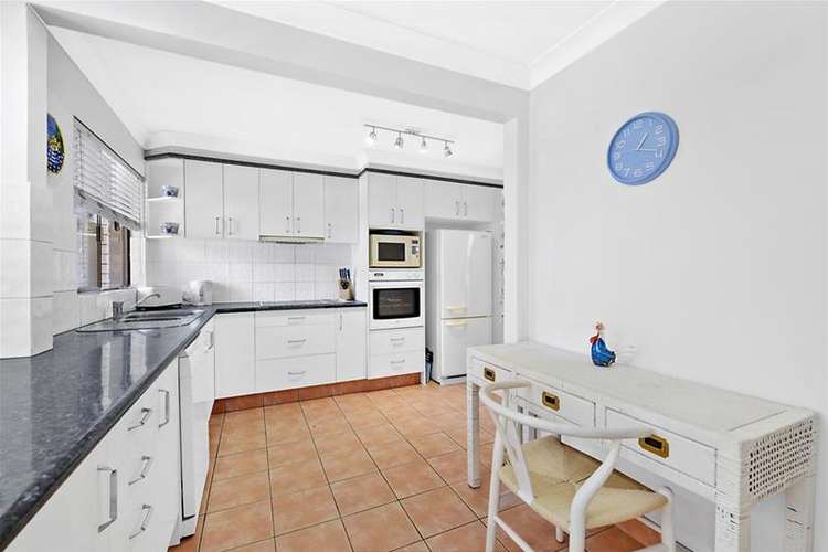 Fifth view of Homely villa listing, 1/111 Salerno Street, Isle Of Capri QLD 4217