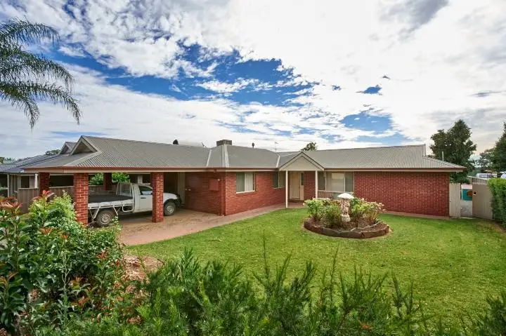 19 Bristol Street, Collingullie NSW 2650