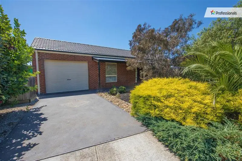 Sold House 6 Emerald Court, Melton West VIC 3337 Mar 16, 2017 Homely