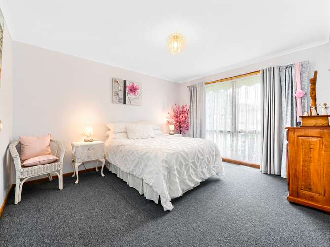 Fifth view of Homely house listing, 8 Rialto Avenue, Cranbourne North VIC 3977