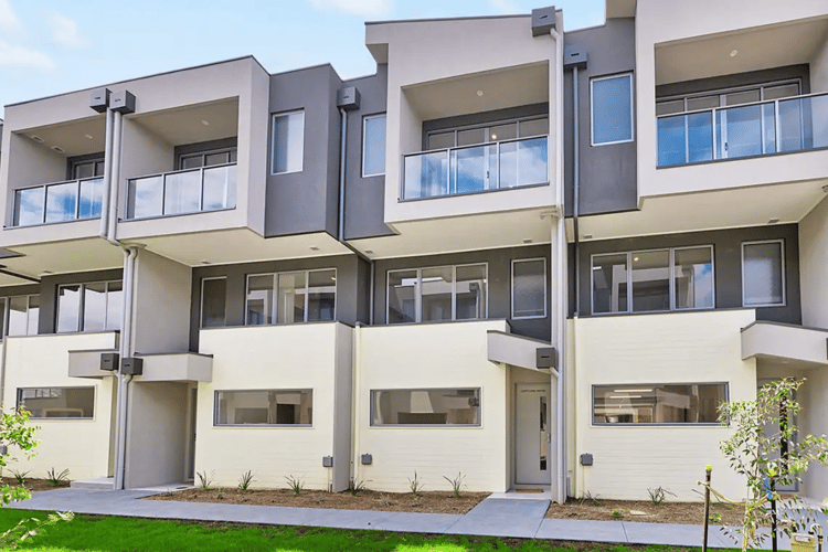 Main view of Homely townhouse listing, 5 Lofty Court, Officer VIC 3809