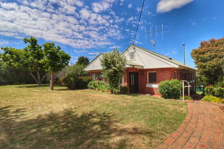 21 Carleton Street, Cowra NSW 2794