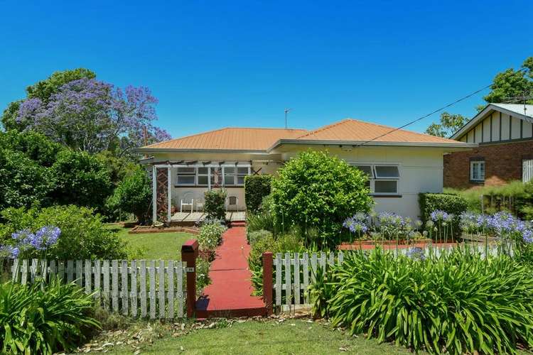 26 Alford Street, Mount Lofty QLD 4350