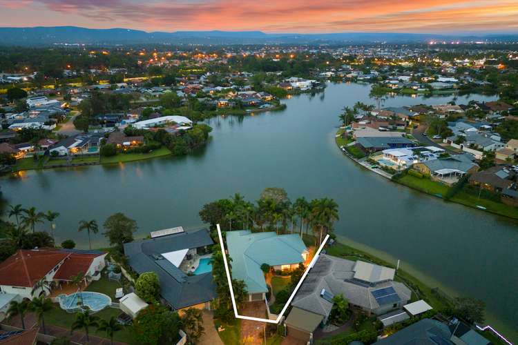 16 Deloraine Court, Mermaid Waters QLD 4218