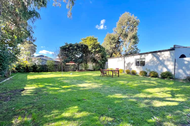 2 Excalibur Avenue, Glen Waverley VIC 3150