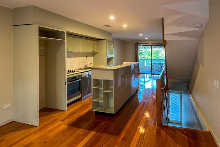 Main view of Homely townhouse listing, 19/9 Rosecliffe Street, Highgate Hill QLD 4101