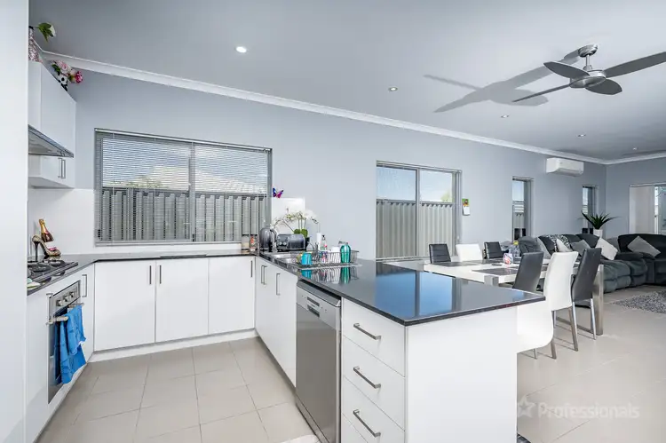 Sixth view of Homely house listing, 2 Lutea Lane, Jindalee WA 6036