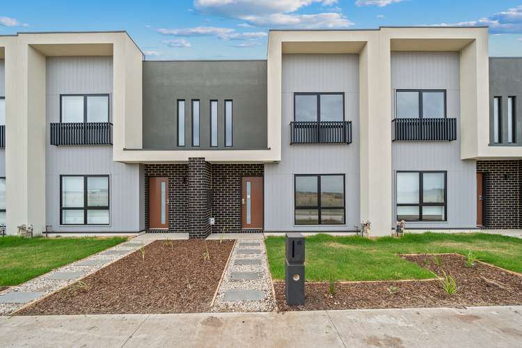 Main view of Homely townhouse listing, 15 Maidenhair Walk, Cranbourne West VIC 3977