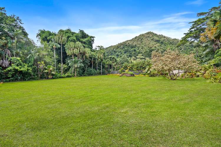 2 Zanzoo Close, Redlynch QLD 4870