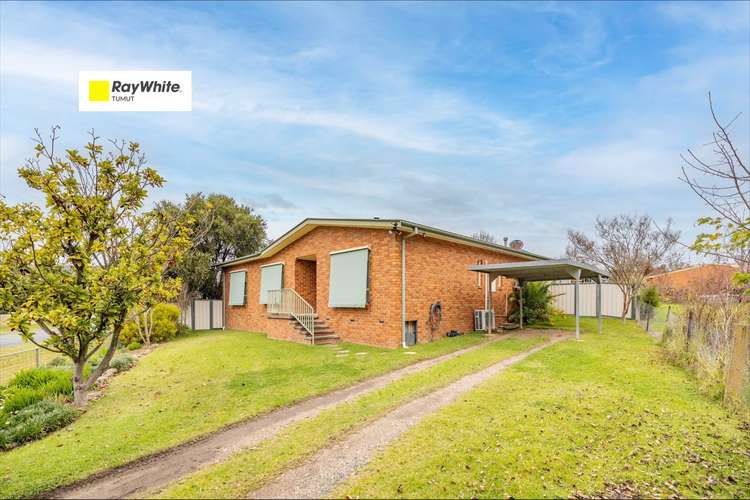 4 Travers Street, Adelong NSW 2729