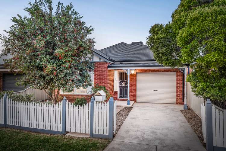 14 Cleland Way, Caroline Springs VIC 3023