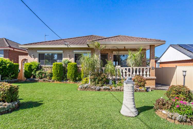 4 Kingsley Drive, Lake Heights NSW 2502