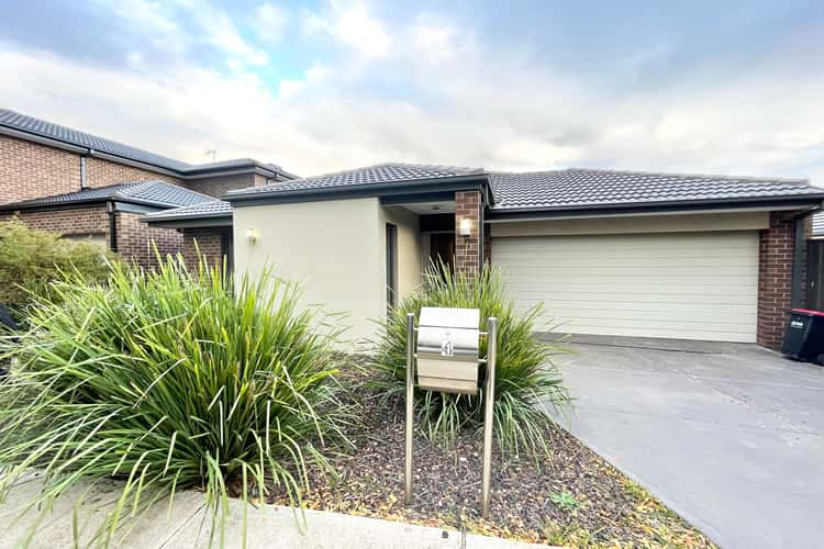 4 Crystal Road, Melton South VIC 3338