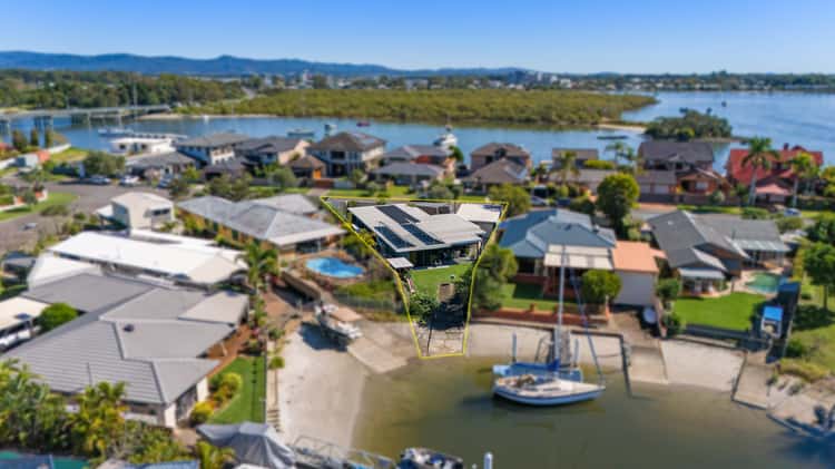 26 Hume Parade, Paradise Point QLD 4216