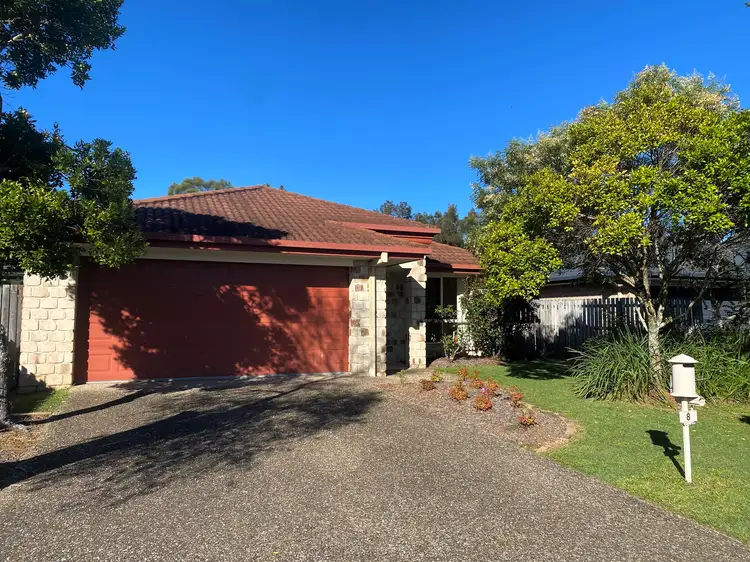 8 Tracey Crescent