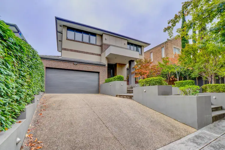 6 Relowe Crescent