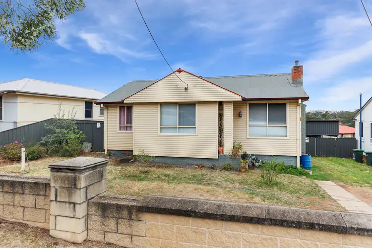 25 Anzac Avenue