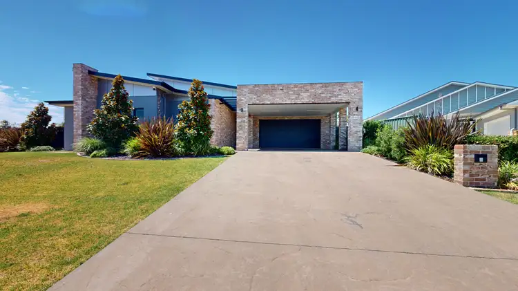 2 Briarwood Close