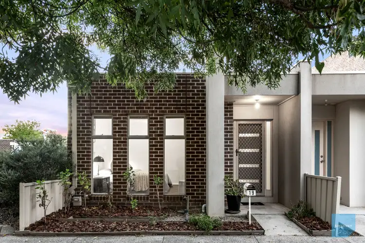 Main view of Homely unit listing, 19 Landcox Way, Caroline Springs VIC 3023