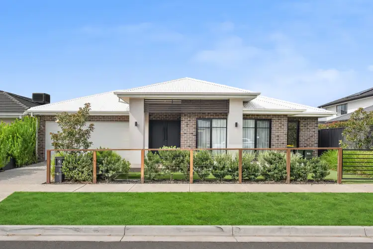 4 Bobbie Street