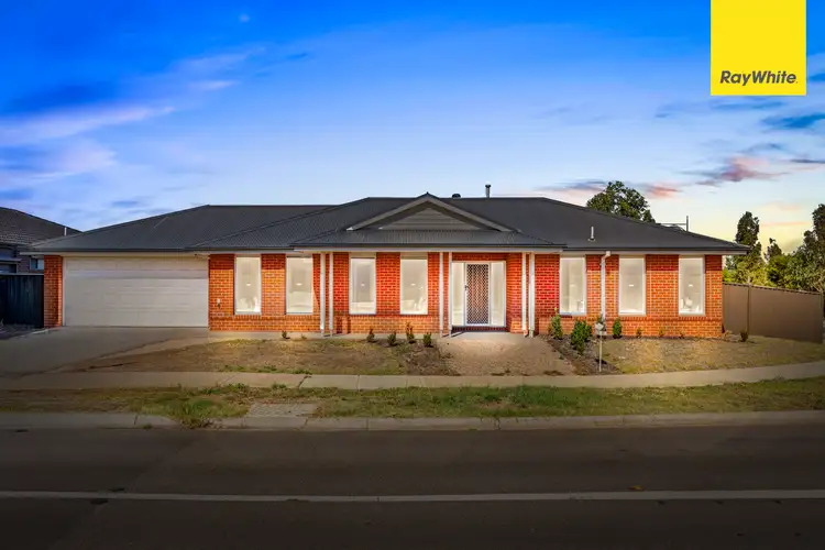 32 Diamond Parade