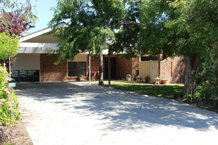 36 Venn Ave