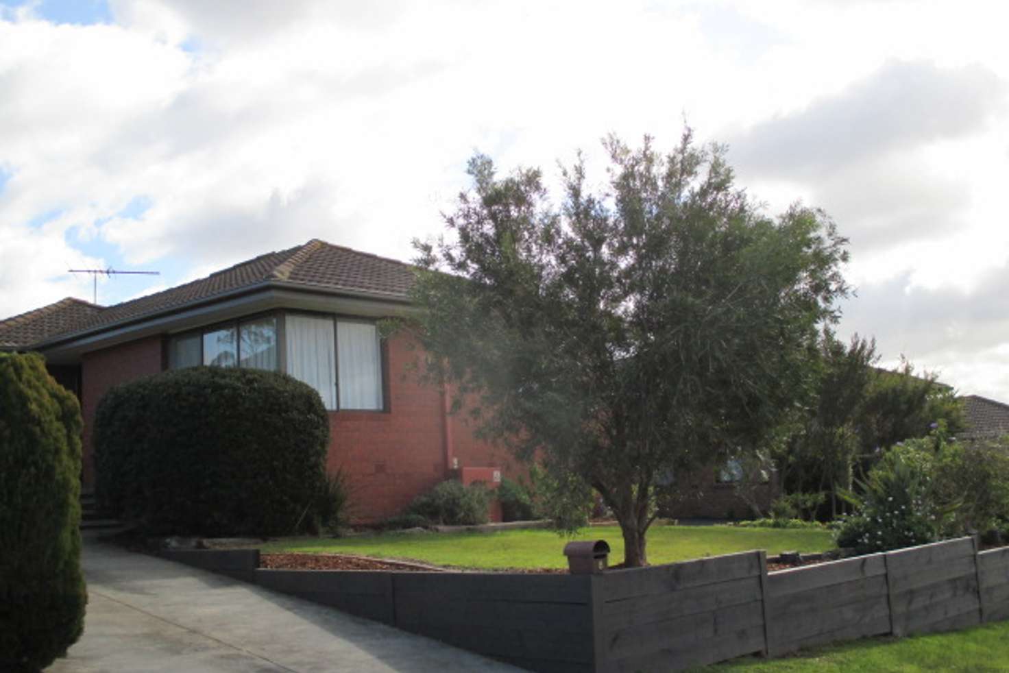 Main view of Homely house listing, 8 GRANBY COURT, Endeavour Hills VIC 3802