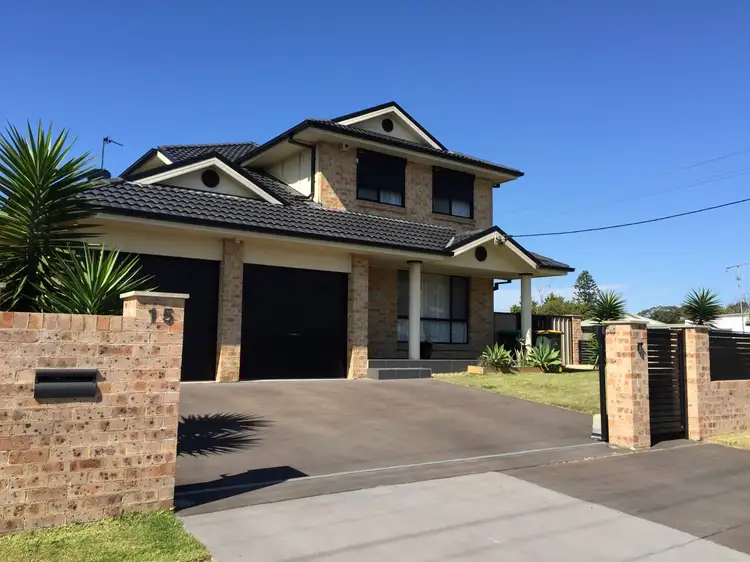 15 Illowra Crescent