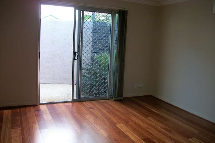 Fifth view of Homely unit listing, 4/38 Queen Street, Scarborough QLD 4020