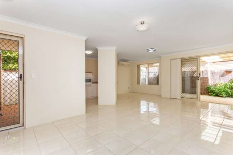Main view of Homely unit listing, 1/16 Inverness Court, Cooloongup WA 6168