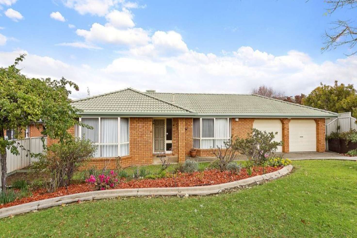 Main view of Homely house listing, 2 Canary Court, Wodonga VIC 3690