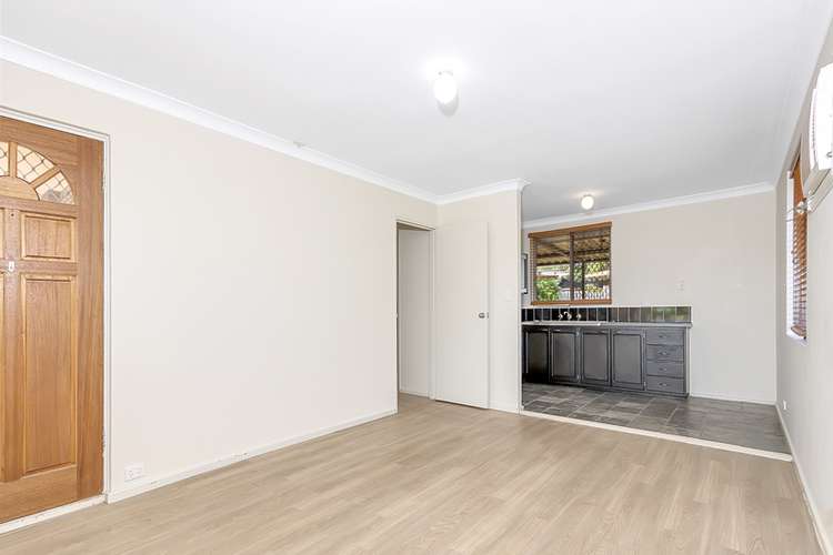 Fifth view of Homely house listing, 1 Silver Mallee Close, Camillo WA 6111