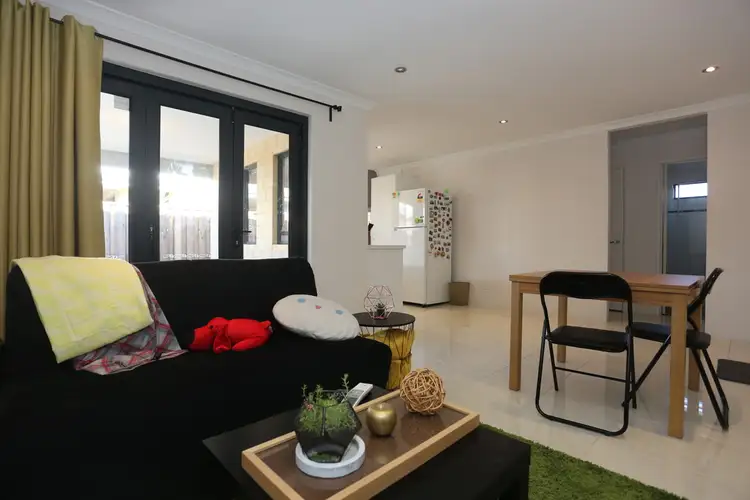 10 Trinity Close