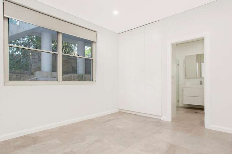 Fifth view of Homely apartment listing, 2/7 Kareela Road, Cremorne Point NSW 2090