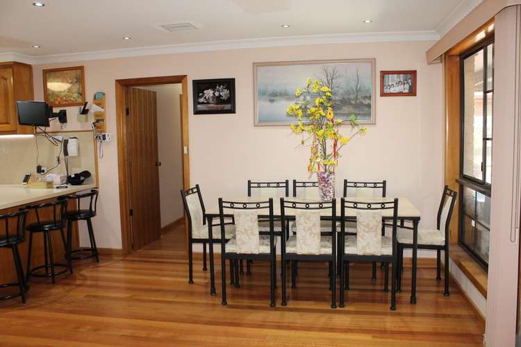 Fourth view of Homely house listing, 2 Sommers Drive, Altona Meadows VIC 3028